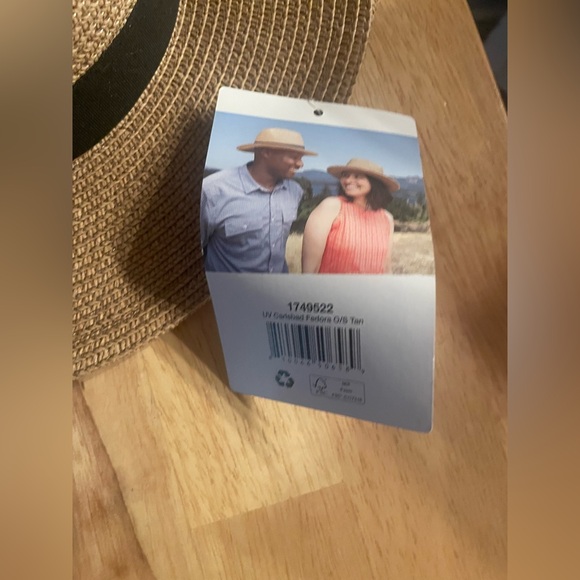 Tan Wide-Brimmed Straw Hat for Sun Protection - Picture 4 of 4